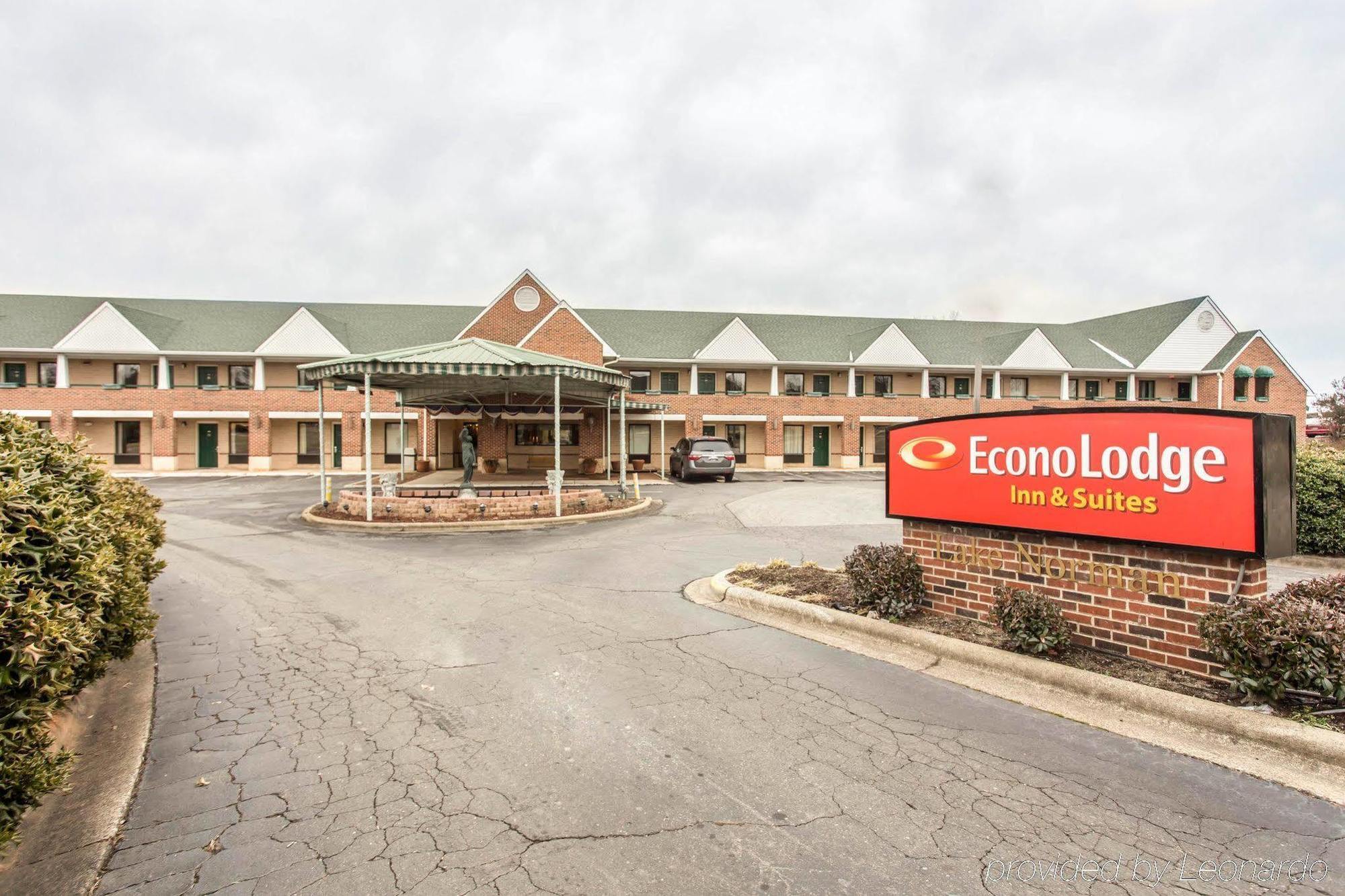 Red Roof Inn & Suites Cornelius - Lake Norman Exterior foto