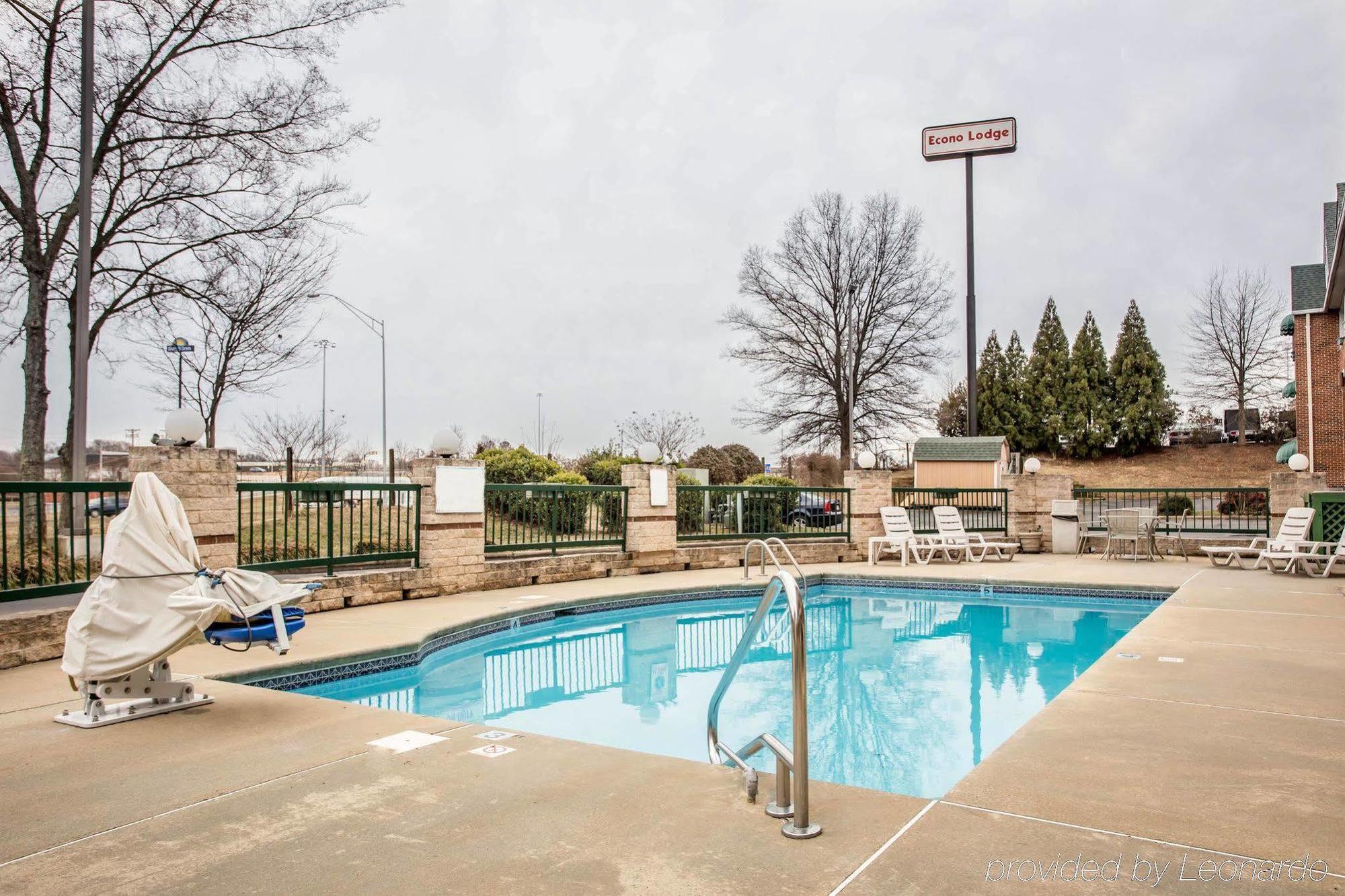 Red Roof Inn & Suites Cornelius - Lake Norman Exterior foto